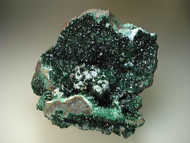 Malachite crystals@on Chalcocite@EΌ Pz